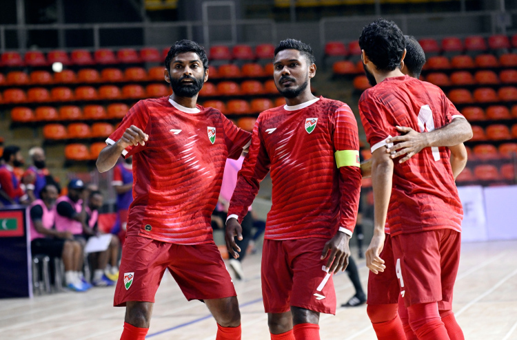 ބަންގަލަދޭޝްގެ މައްޗަށް ވެސް ތަފާތުބޮޑުކޮށް މޮޅުވެ ދިވެހިން ވަރުގަދަކޮށް ކުރިއަށް