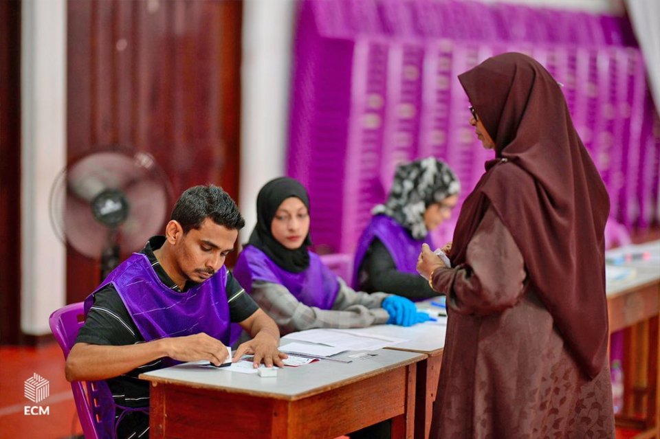 ވޯޓާސް ލިސްޓަށް 779 ޝަކުވާ