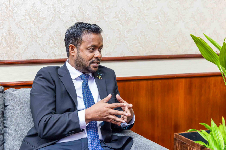 މުސްތަގުބަލަށް ވިސްނައި، ދެމަފިރިންނަށް ވަކިވަކިން ބޯހިޔާވަހިކަން ދިނުން ރަނގަޅެއް ނޫން: މިނިސްޓަރު