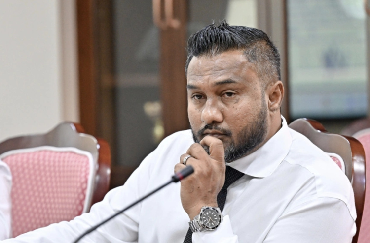 މެމްބަރު ސިނާންގެ ގޮނޑީގެ މައްސަލަ ހުކުމާ ހިސާބުގައި އޮންނަތާ ހަ މަސް