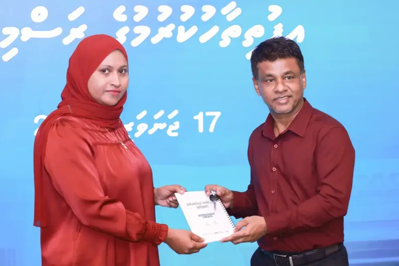 އަތޮޅުތެރޭގެ 56 ރަށެއްގެ ހޮސްޕިޓަލާއި ސިއްހީ މަރުކަޒުތަކަށް ބޭނުންވާ އެންބިއުލަންސް ހަވާލުކޮށްފި