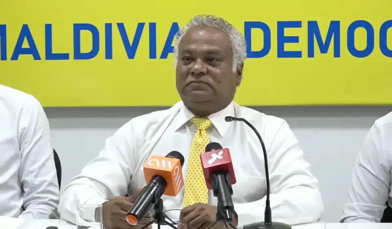 ރައީސް މުއިއްޒު މަސައްކަތް ކުރައްވަނީ ކައުންސިލްތަކަކީ ރައީސް އޮފީހުން އަންގާ އެންގުންތައް އެކަނި ތަންފީޒު ކުރާ އިދާރާއަކަށް ހެދުމަށް: ނިޔާޒު