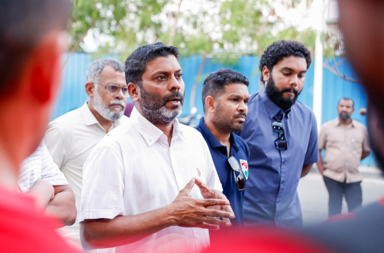 ގަލޮޅު ދަނޑު އުވާލައި ގައުމީ ފުޓްބޯޅަ ސްޓޭޑިއަމް ހުޅުމާލޭގައި އިމާރާތްކުރަނީ