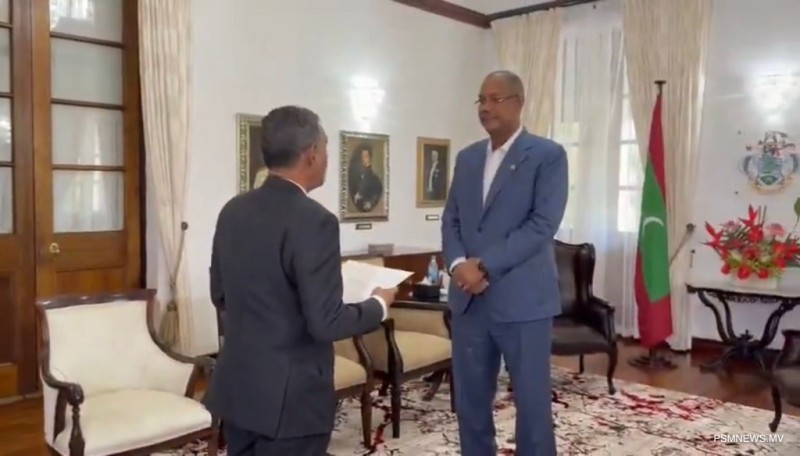 ސީޝެލްސްއަށް ކަނޑައެޅުއްވި ސަފީރުގެ ފަތްކޮޅު އަރުވައިފި