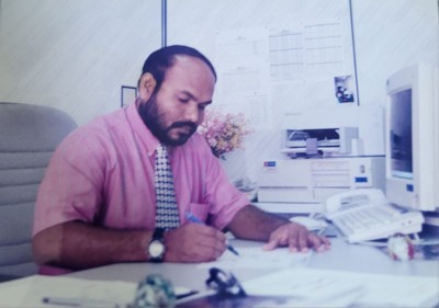 47 އަހަރުގެ ޚިދުމަތަށް ފަހު، ފުރަތަމަ ތަމުރީނުވި ދިވެހި ވެދާ ފޯކާސްޓަރު އަލީ ޝަރީފް ރިޓަޔާކުރައްވައިފި