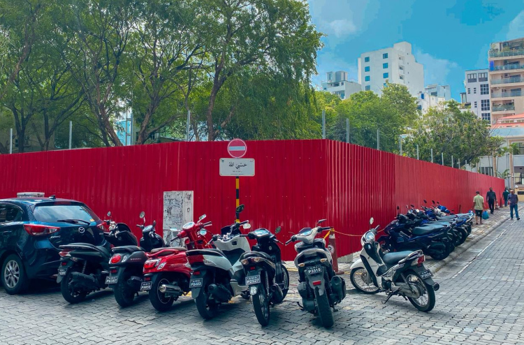 މަޖިލިސް ކުރިމަތީ އޮތް ޕާކިން ޒޯން ބަންދުކޮށްފި