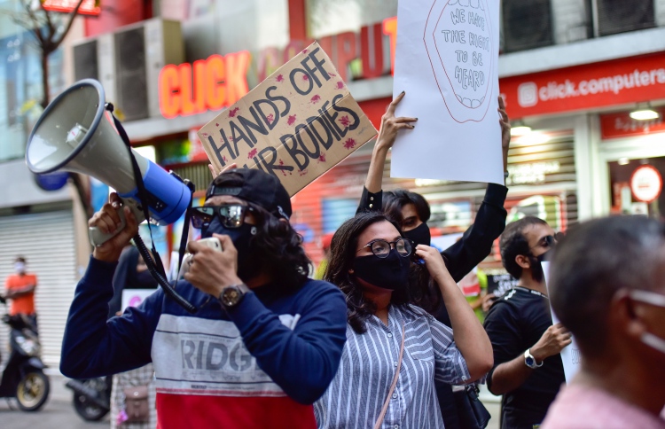 ޖިންސީ ގޯނާގެ މައްސަލައެއްގައި ޓީޗަރަކަށް 60 އަހަރުގެ ޖަލު ހުކުމް އަންނާނެ ދައުވާތަކެއް އުފުލައިފި