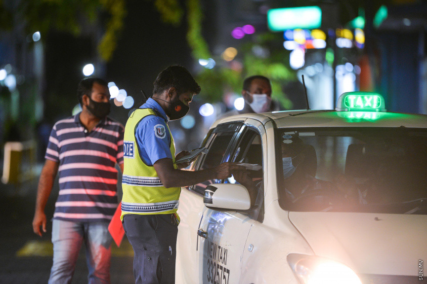 ގުރައަކާއި އައިފޯން 17 ޕްރޯ މެކްސްއެއްގެ ވެރިފަރާތް ހޯދަނީ