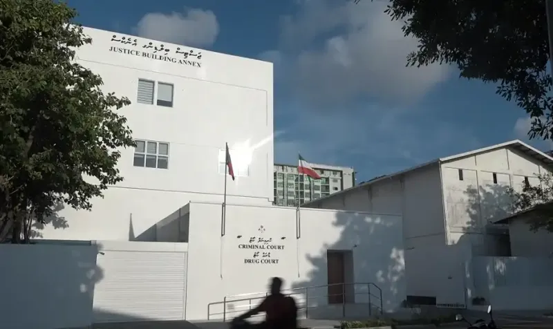 މަންމައާ ބައްޕަ އަދި ދައްތައަށް އަނިޔާކުރި މައްސަލައެއްގައި މީހަކު ޖަލަށް ލާން ހުކުމް ކޮށްފި