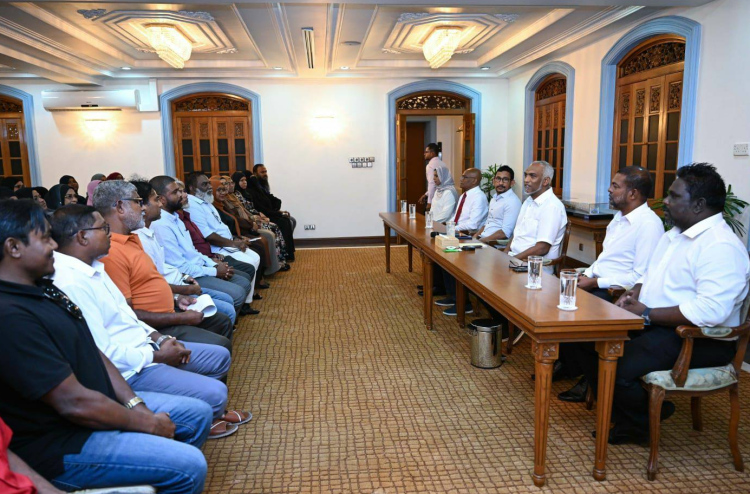 ރައީސް، މާލެ ރަށްވެހީންގެ ޖަމިއްޔާއާ ބައްދަލުކުރައްވައިފި