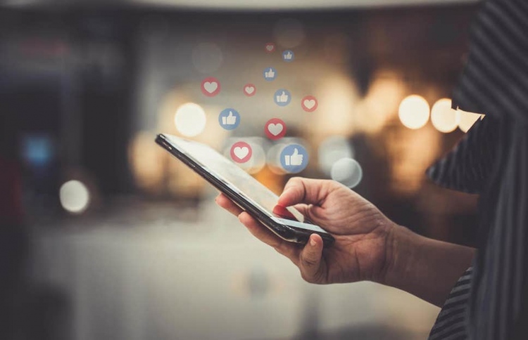 އިންޑިއާގެ އަންދްރަ ޕްރަދޭޝްގައި ވެސް ކުޑަކުދިންނަށް ސޯޝަލް މީޑިއާ މަނާކުރަނީ