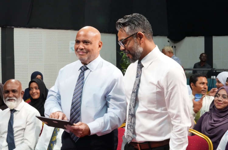 ދަރިވަރުންނަށް ފައިސާ ދޫކުރުމުގައި ދިމާވާ ދަތިތައް ހައްލު ކުރުމަށް "ކުރި" ނަމުގައި ޕޯޓަލެއް