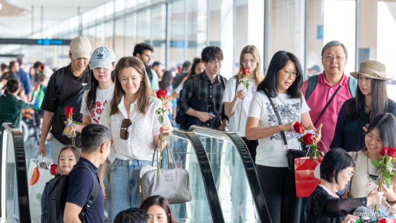 އައު ރެކޯޑެއް، ހޮނިހިރު ދުވަހު 11,136 ފަތުރުވެރިން