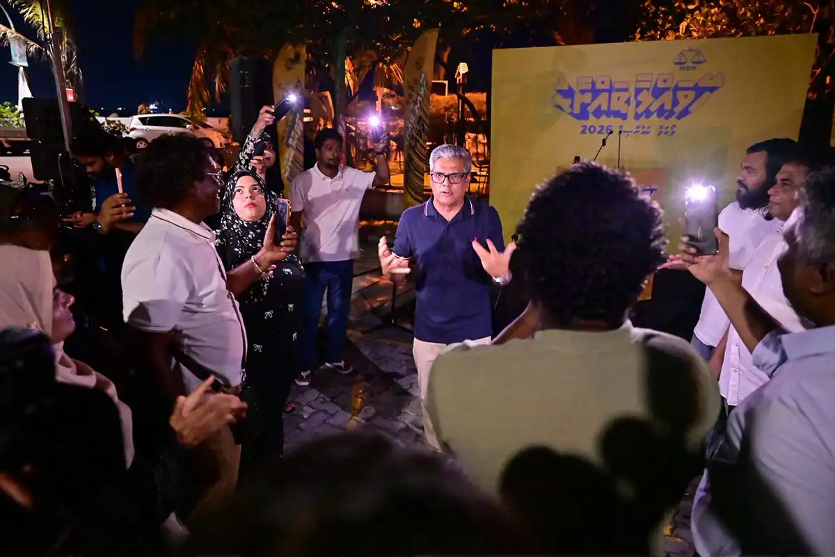 ކަރަންޓު ކަނޑާލުމުން ވެސް ޖަލްސާ ވަނީ މެދުކަނޑައި ނުލަެި ކުރިޔަށް ގެންގޮސްފަ.