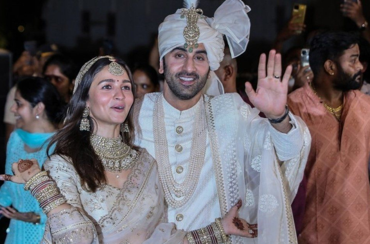 ކައިވެންޏާ ގުޅުވާ ދައްކާ ވާހަކަތަކަށް އާލިއާގެ ވަރުގަދަ ރައްދެއް!