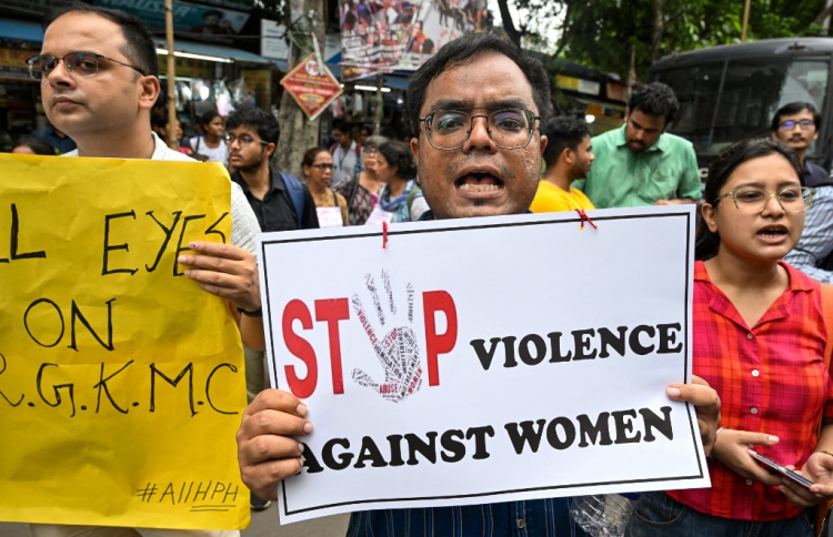 ސްވިޑަންގައި 120 މީހުންނަށް އަނބިމީހާ ވިއްކި މައްސަލައެއްގައި ދައުވާކޮށްފި