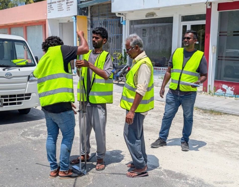 އައްޑޫ ލިންކު ރޯޑު ތަރައްގީކުރަން ސާވޭ ކުރަނީ