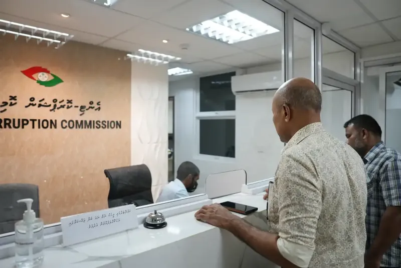 ފަލާހު އާއްމުންނަށް ރިޝްވަތު ހުށަހެޅުމާއި، ހޯރަފުށީގައި ބޭއްވި ޖަލްސާ އަށް އުސޫލުން ބޭރުން އާރްޓީއެލް ފެރީ ބޭނުން ކުރި މައްސަލަ އީސީ އާއި އޭސީސީ އަށް ހުށަހަޅައިފި