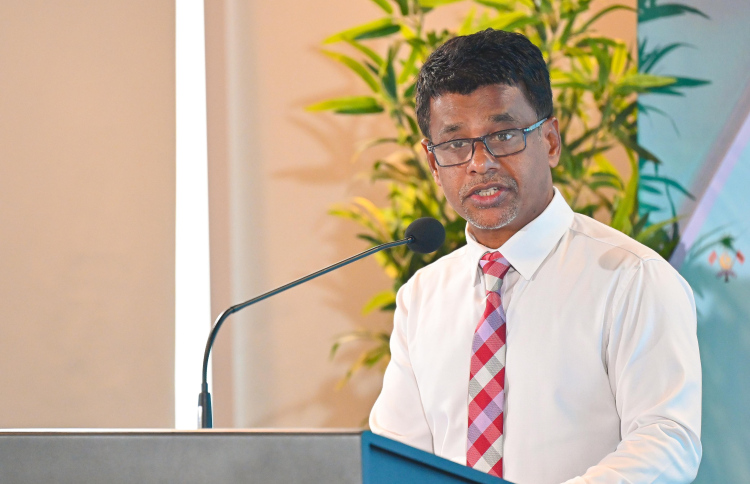 ދުންފަތާ ދެކޮޅަށް ފިޔަވަޅުތައް ނާޅައި އާއްމު ސިއްހަތު ރައްކާތެރިކުރުމަކީ ފޫނެއް ފަޔަށް ފެންފުރުން: ނާޒިމް