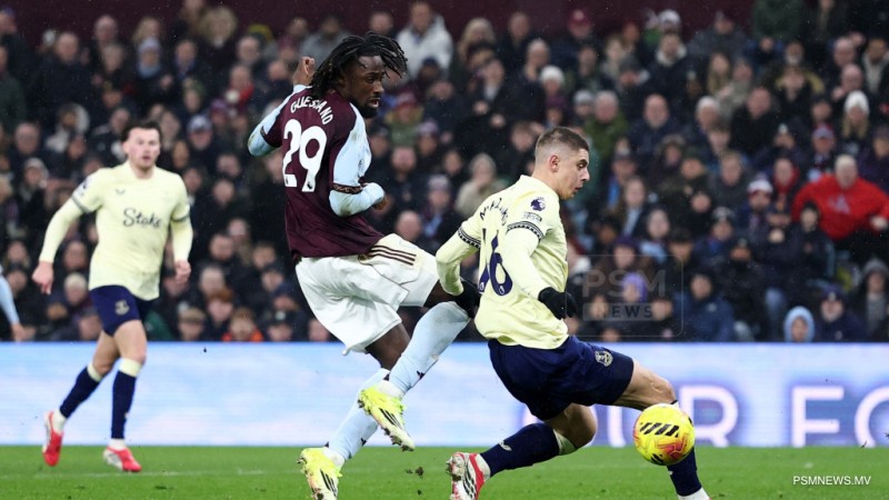 އެސްޓަން ވިލާގެ ފޯވާޑް ގުއެސާންޑް ކްރިސްޓަލް ޕެލަސްއަށް