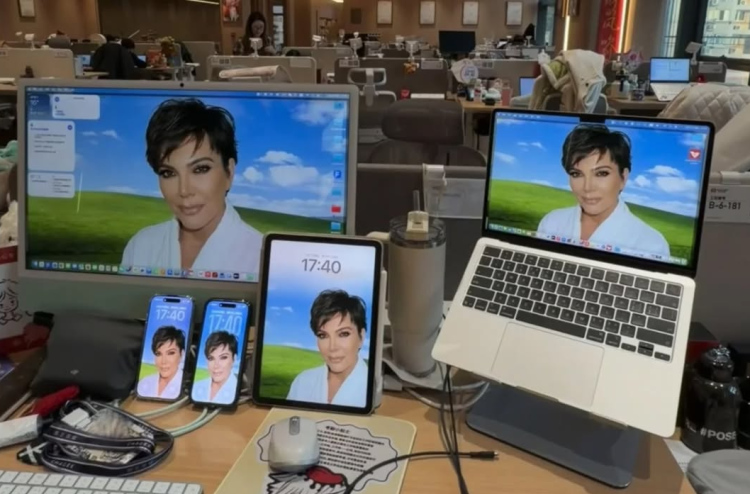 ނަސީބު ރަނގަޅުކޮށްދޭ ކަމަށް ބުނެ ޗައިނާގައި ކްރިސް ޖެނާގެ ފޮޓޯއެއް ދައުރުކުރަނީ