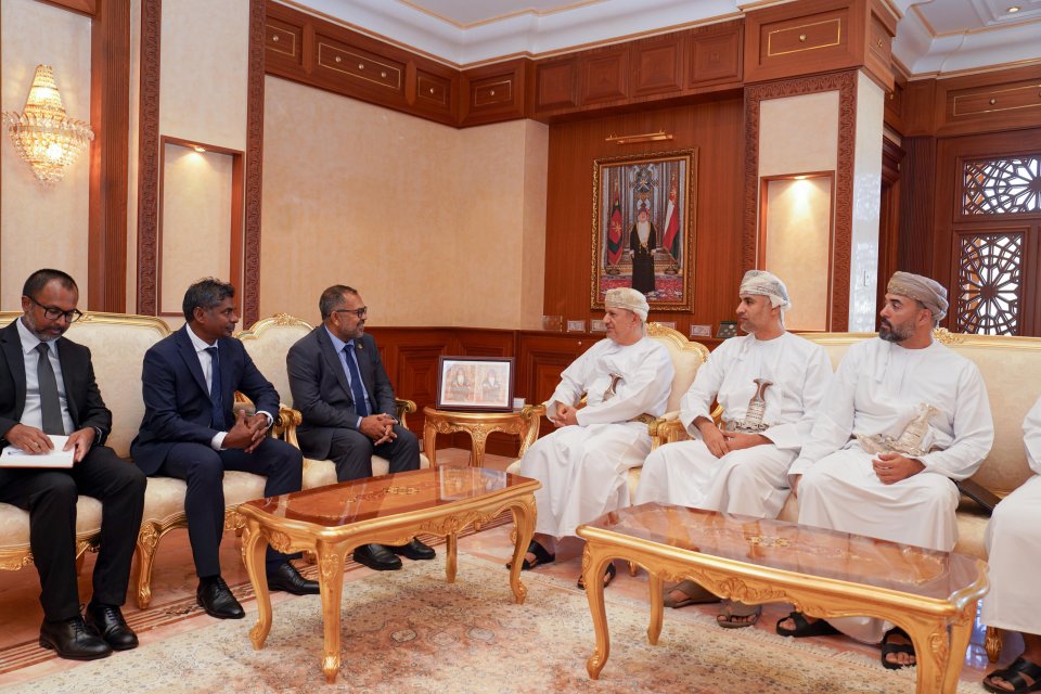 އިގްތިސޯދީ ދާއިރާއިން ގުޅުން ބަދަހިކުރުމަށް އޮމާނާއެކު މަޝްވަރާކޮށްފި