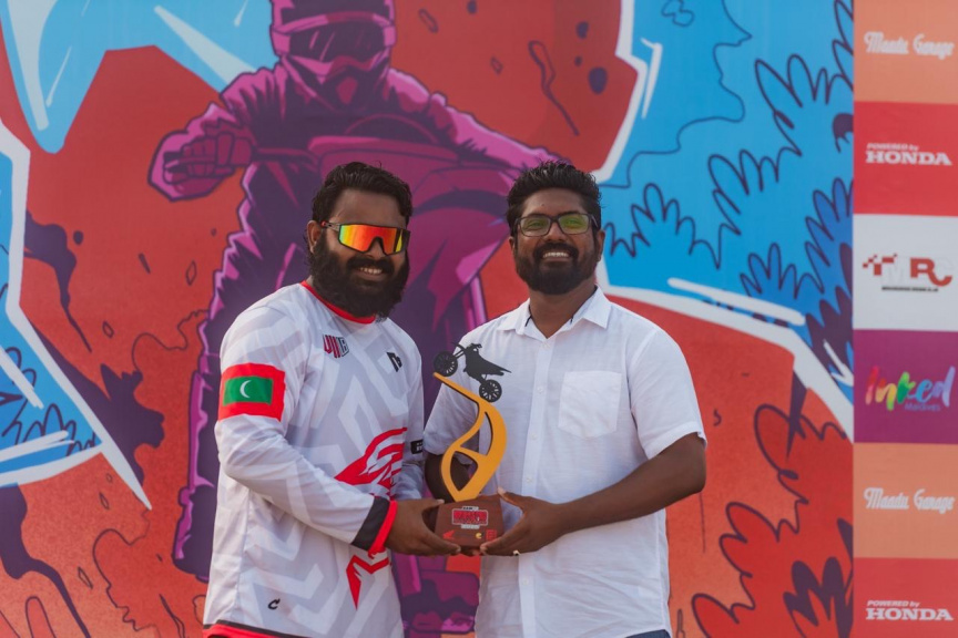 މަކުނުދޫގައި ބޭއްވި "ހިކިފަސް ޕްރޯ" ރޭސިން އިވެންޓަށް ބޮޑު ތަރުހީބެއް