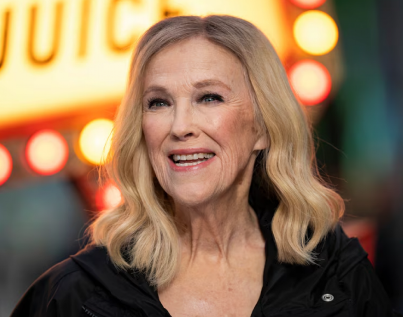 ފިލްމު 'ހޯމް އެލޯން'އިން ބޮޑު މަޝްހޫރުކަމެއް ހޯދި ބަތަލާ ކެތެރީން މަރުވެއްޖެ