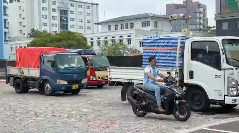 ދެ ކޮންޓޭނަރުގެ ގިނަ އަދަދެއްގެ ފައިސާ އެމްއެމްއޭ އަށް ވައްދައިފި