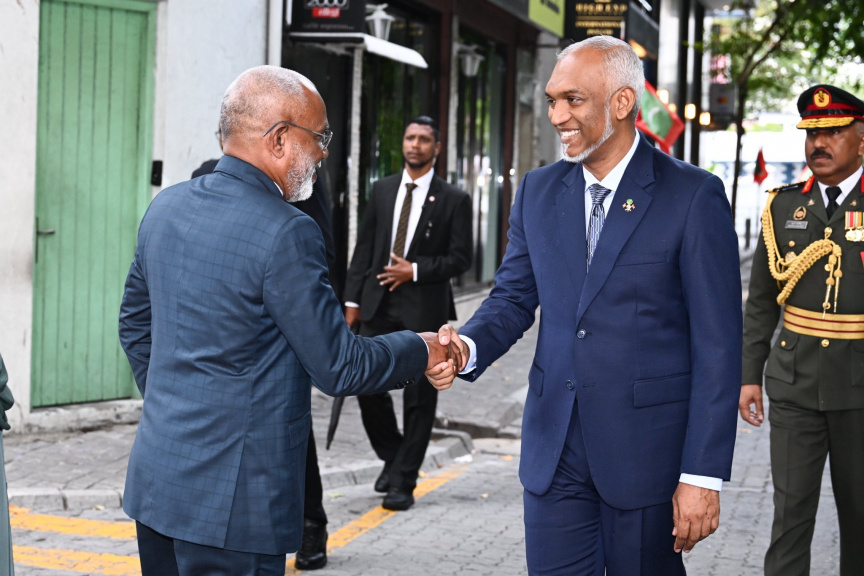 މަދު ގައުމަކަށް ބަރޯސާވެފައި އޮތް އޮތުން ކުޑަކޮށް، ރާއްޖެއަކީ ދުނިޔޭގައި ބަސް ކިޔާ ގައުމަކަށް ހަދައިފިން: ރައީސް