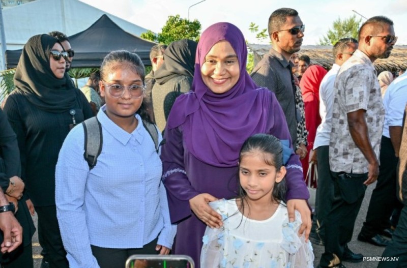 ސައިންސްގެ ދާއިރާގައި އަންހެނުންގެ ދައުރު ފުޅާކުރުމަށް ފަސްޓްލޭޑީ ގޮވާލައްވައިފި