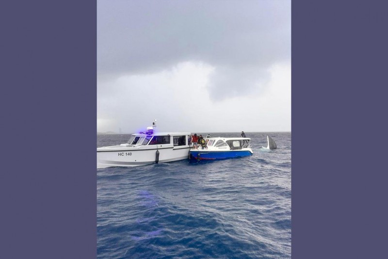 9 ފަތުރުވެރިންނާއެކު ލޯންޗެއް ބަންޑުން ޖަހާލައިފި