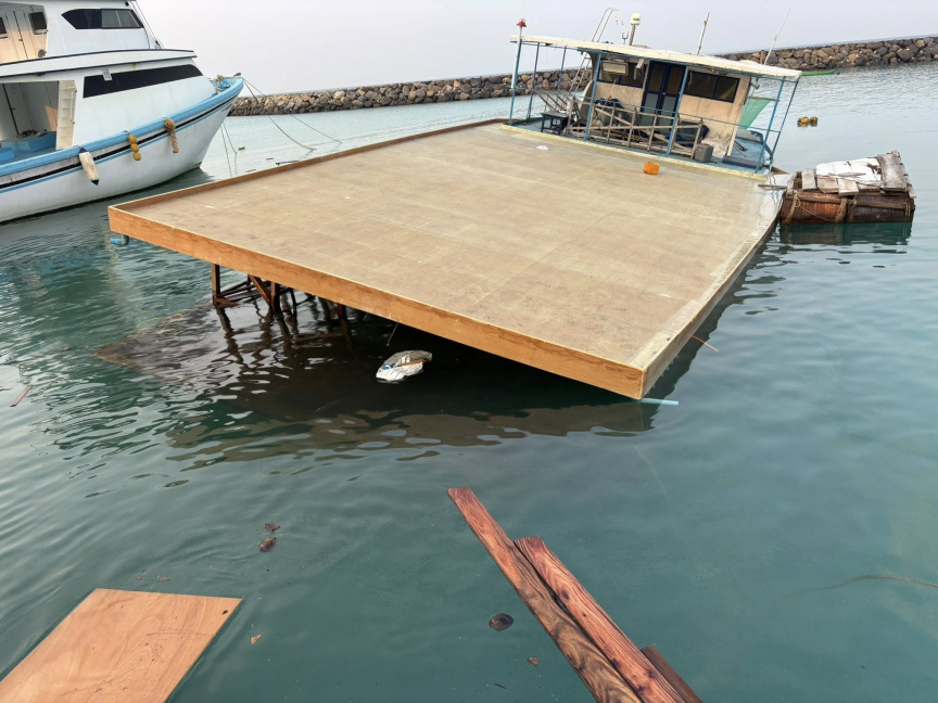 ކުމުންދޫ ފަޅުގައި ބާއްވައިގެން މާރާމާތު ކުރަމުން ދިޔަ ދޯންޏެއް އަޑިއަށް ގޮސްފި