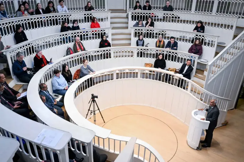 ފަރުތަކަށް ބޮޑެތި ގެއްލުންތަކެއް ލިބޭ ގޮތައް ސަރުކާރުން މަޝްރޫއުތައް ހިންގަމުންދާކަން ފާހަގަ ވެފައިވާ ދަނޑިވަޅެއްގައި، ފަރުތަކަކީ މޫސުމީ ނުރައްކާތަކުން ދިފާއުވުމަށް އޮތް އެންމެ އަގުހެޔޮ އަދި އެންމެ ފައިދާހުރި ވަސީލަތްތައް ކަމަށް ރައީސް މުއިއްޒު ވިދާޅުވެއްޖެ