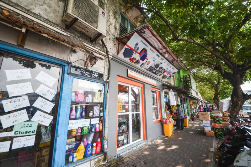 ފިހާރައަކަށް ވަދެ، ވަޅިން ބިރު ދައްކައިގެން ފައިސާ ފޭރުނު މައްސަލައެއް ބަލަނީ