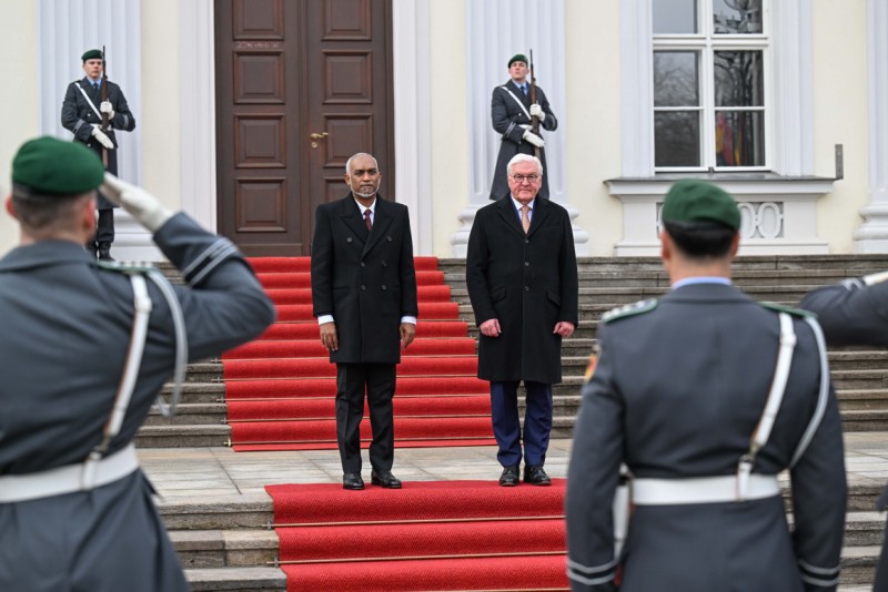 ޖަރުމަނުން ރައީސަށް ރަސްމީކޮށް މަރުހަބާ ދަންނަވައި، ރަސްމީ މަޝްވަރާތައް ކުރިއަށްގެންދަވައިފި