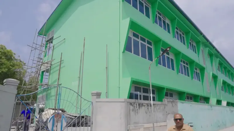 ވެރިކަން ބަދަލުވި އިރު ފިނިޝިންގ މަސައްކަތް ކުރަމުން ދިޔަ މަނަދޫ ސްކޫލުގެ 3 ބުރީގެ އިމާރާތުގެ ބޭނުން ކުރެވޭނެ ގޮތެއް އަދިވެސް ނުވޭ