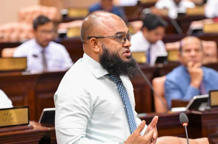 އަސްކަރީ ތަމްރީނަކަށް ފަހު ނޫނީ ސަރުކާރުގެ ވަޒީފާ ނުދޭން ގޮވާލައިފި