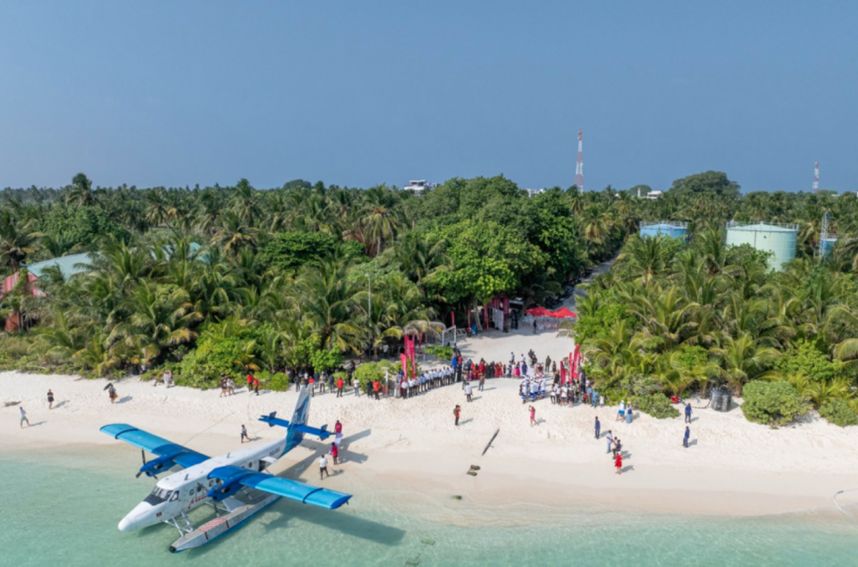 ރައީސްގެ ވައުދާ އެއްގޮތައް ތޮއްޑޫގައި ސީޕްލޭންގެ ޚިދުމަތް ފަށައިފި