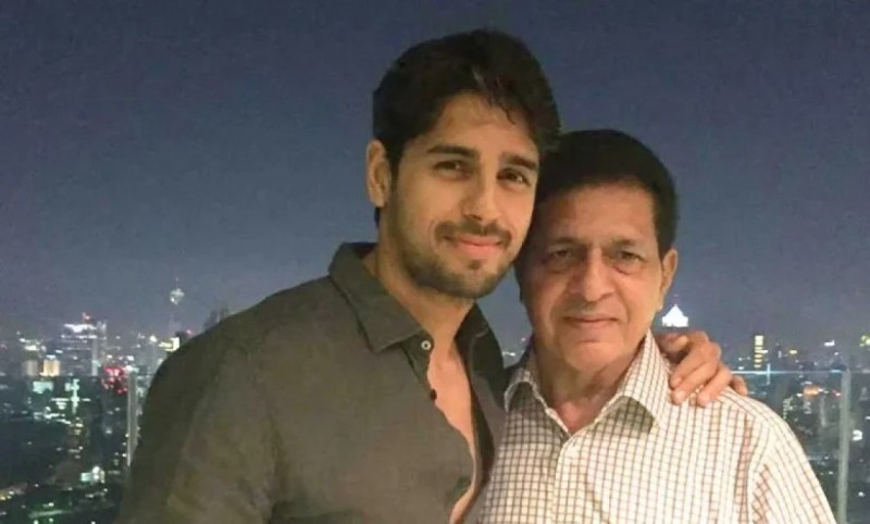 ފިލްމީ ތަރި ސިދާތުގެ ބައްޕަ މަރުވެއްޖެ