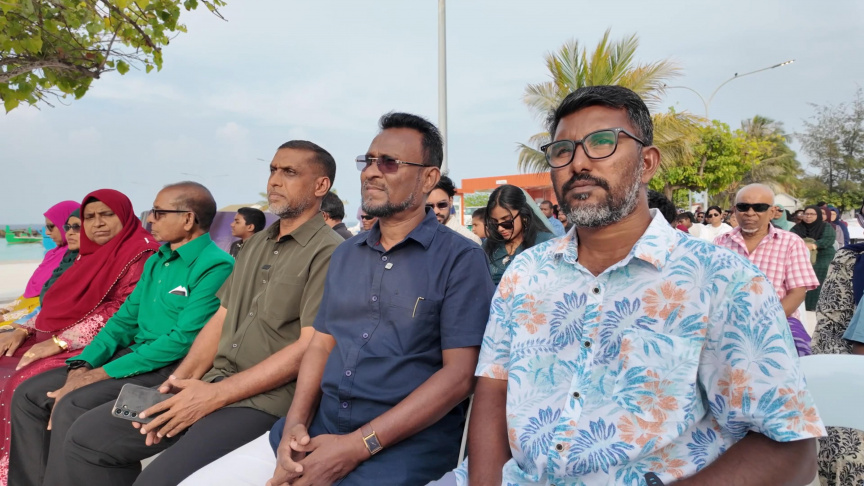 ދަރަވަންދޫގެ ފަޚުރު ބަނދަރުމަތިން: ދަތުރުވެރިންނަށް ޚާއްސަ ގޮނޑިތަކުގައި، ރަށުގެ ޅެންވެރިންގެ ބައިތުތައް