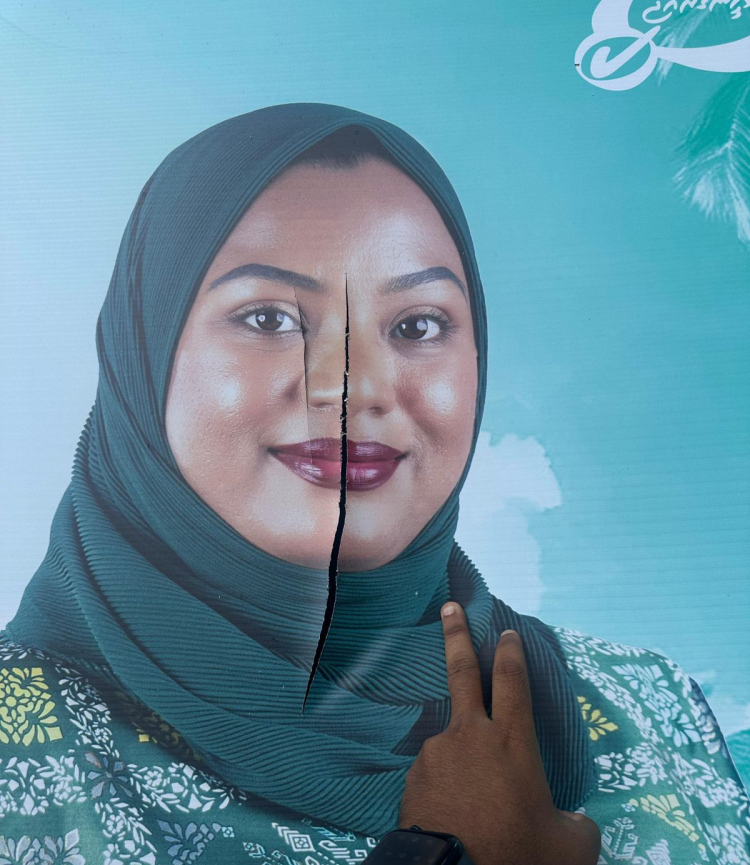 އައްޑޫގެ ޕީއެންސީގެ ކެންޑިޑޭޓުންގެ ޕޯސްޓަރުތަކަށް ގެއްލުންދީފި