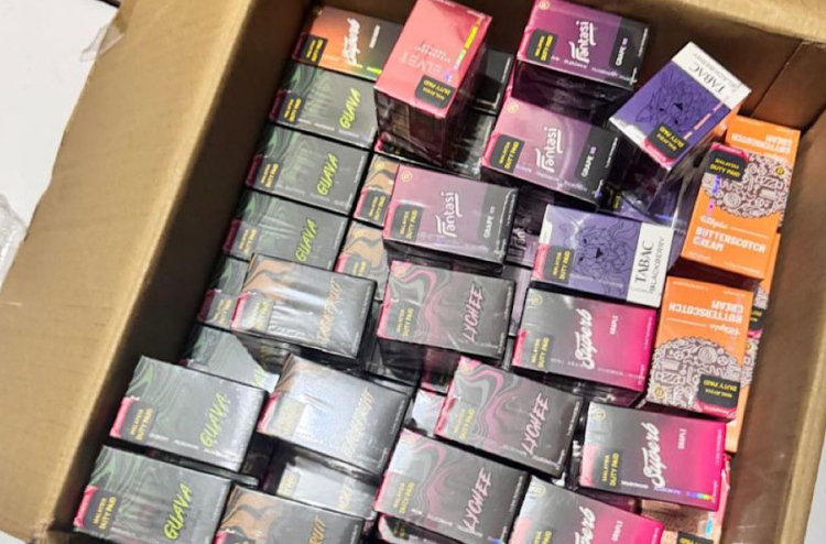 ވޭޕް ވިޔަފާރި ކުރަމުންދިޔަ ބިދޭސީއަކު 959 ނެނޯސްޓިކާއެކު ހައްޔަރުކޮށްފި