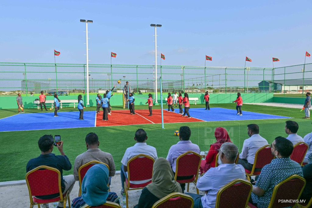 ދ. މީދޫގައި އަލަށް ގާއިމުކުރެވުނު ވޮލީކޯޓް ހުޅުއްވައިދެއްވައިފި