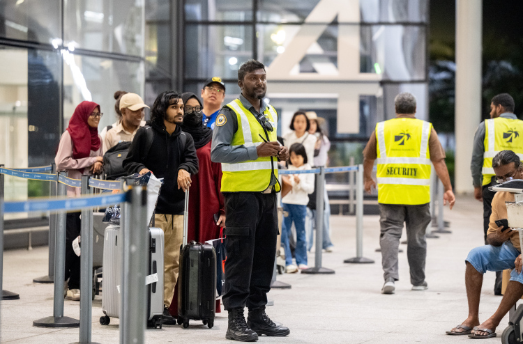 ވެލާނާ އެއާޕޯޓުގެ ޓްރެފިކް ފްލޯއަށް ބަދަލުތަކެއް: ޓެކްސީއަށް އެރޭނީ އާ ޓާމިނަލްގެ ޓެކްސީ ކިއު އިން އެކަނި!