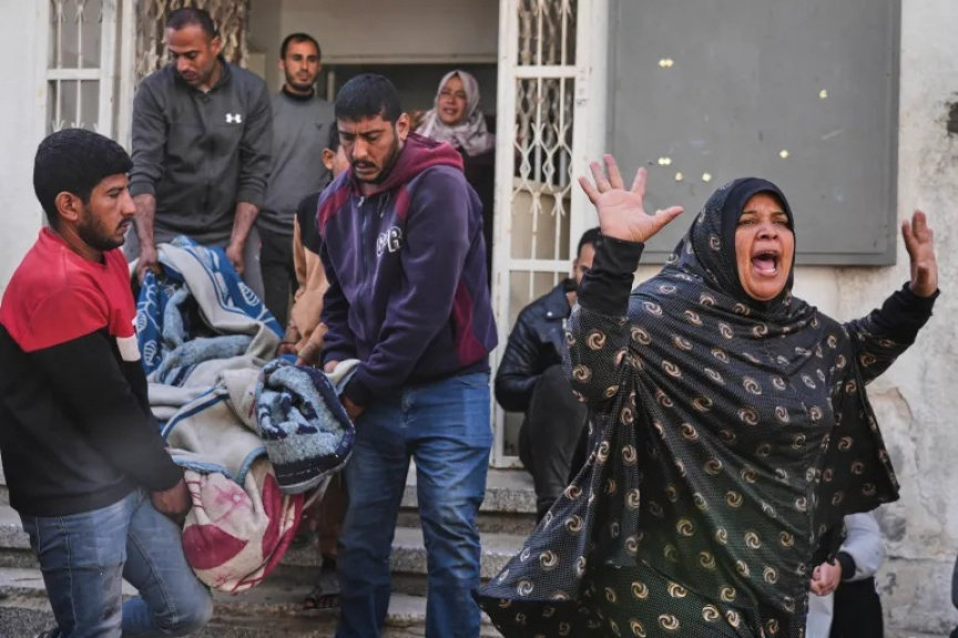 ހަތިޔާރުއެޅި ބަޔަކު ބިރު ދައްކާތީ ޑޮކްޓާސް ވިތްއައުޓް ބޯޑާސްގެ މައްސަކަތް ހުއްޓާލައިފި