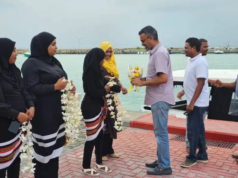 ވެލިދޫ އާއި ހޮޅުދޫ އިން އެމްޑީޕީގެ ކެމްޕެއިން ޓިމަށް ހޫނު މަރުހަބާއެއް!