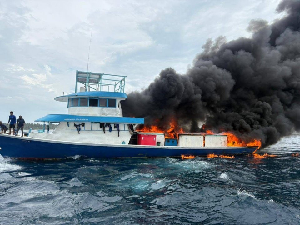 މަސްދޯނިގައި ހިނގި އަލިފާނުގެ ހާދިސާ: 5 މީހަކު މާލެ ގެނެސް ފަރުވާދެނީ