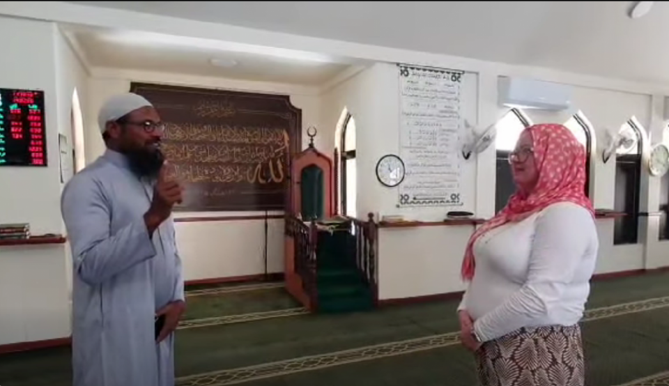 ޗުއްޓީއަށް ރާއްޖެ އައި ފަތުރުވެރިއަކު އިސްލާމްވެއްޖެ، ނަމަކީ ޖަމީލާ