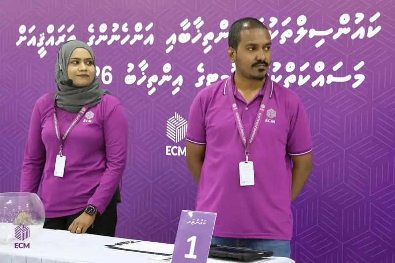 ރިޔާސީ އިންތިޚާބާއި މަޖިލީހުގެ އިންތިޚާބު އެއްކޮށްލުމާއި ގުޅޭ ގޮތުން ރައްޔިތުންގެ ޚިޔާލު ހޯދުމުގެ ފެންނަ ނުފެންނަ ވޯޓަށް ރީ-ރަޖިސްޓަރވުމުގެ ފުރުޞަތު ހުޅުވާލައިފި